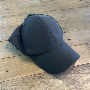 Women’s black Lululemon hat